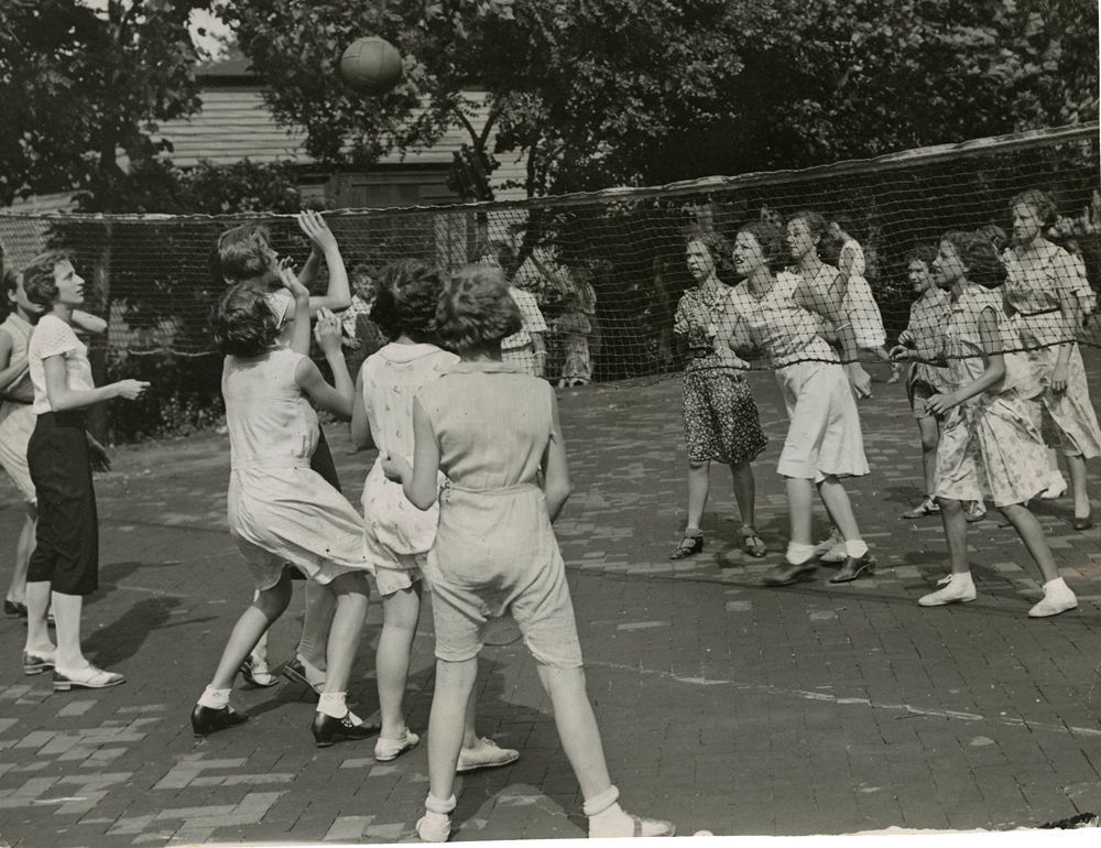 1932: Volleyball
